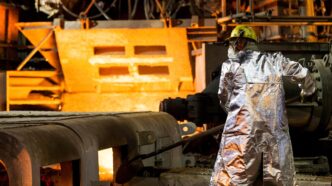 Siderúrgica Usiminas em operação industrial.