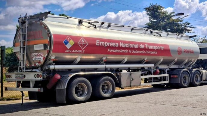 Infraestrutura de extração de petróleo na Venezuela.