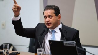 Senador Weverton Rocha e lideranças políticas em Brasília.