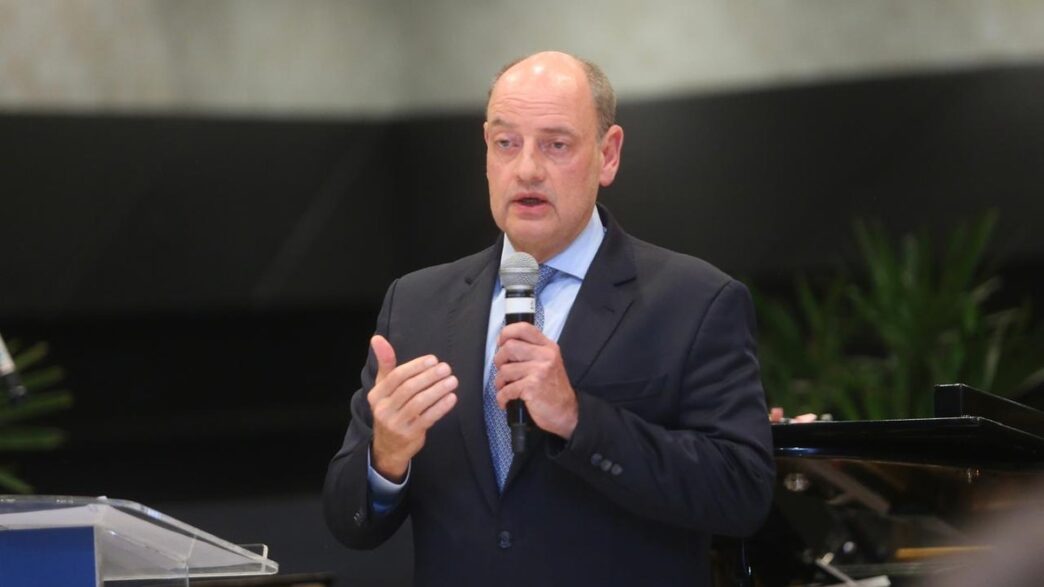 Zanin mantém Ricardo Couto como governador interino do Rio em contexto de Política Econômica
